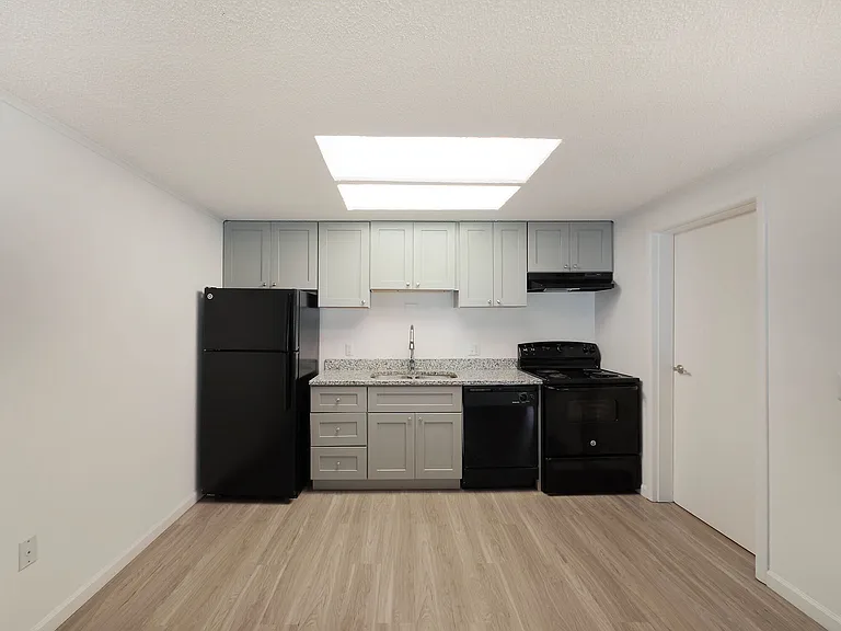 The Flats at Lakeshore — Photo 7