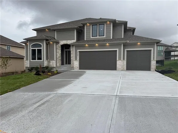 3137 SW Summit View Trl, Lees Summit, MO 64082