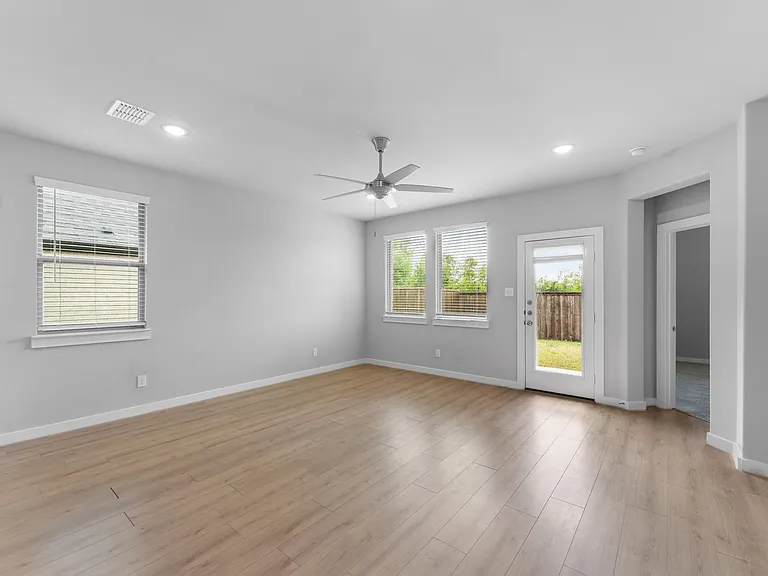 124 Mandarin St — Photo 6