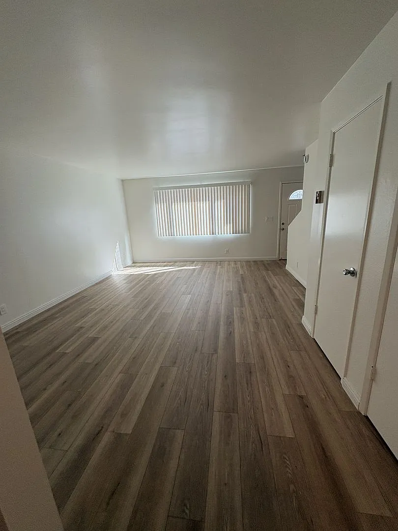 Entrada Townhomes Apartments — Photo 3