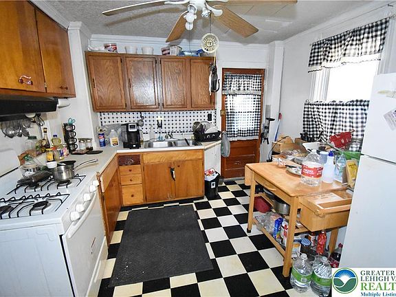 4th image of 22 S Raspberry St