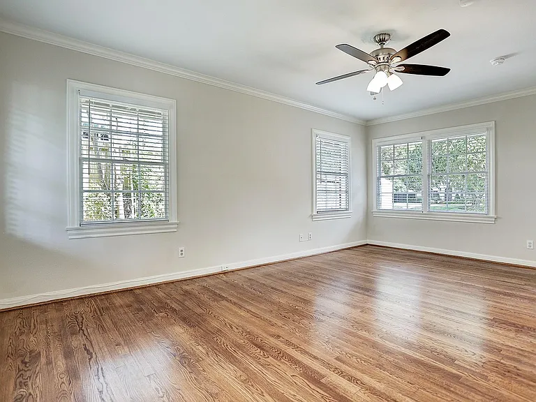 3709 Parkwood Dr — Photo 9