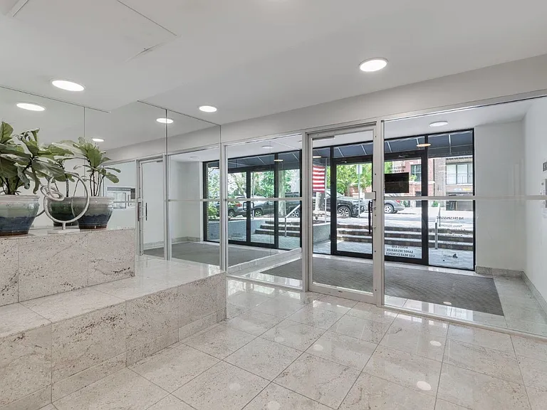 515 W Wrightwood Ave #210 — Photo 2