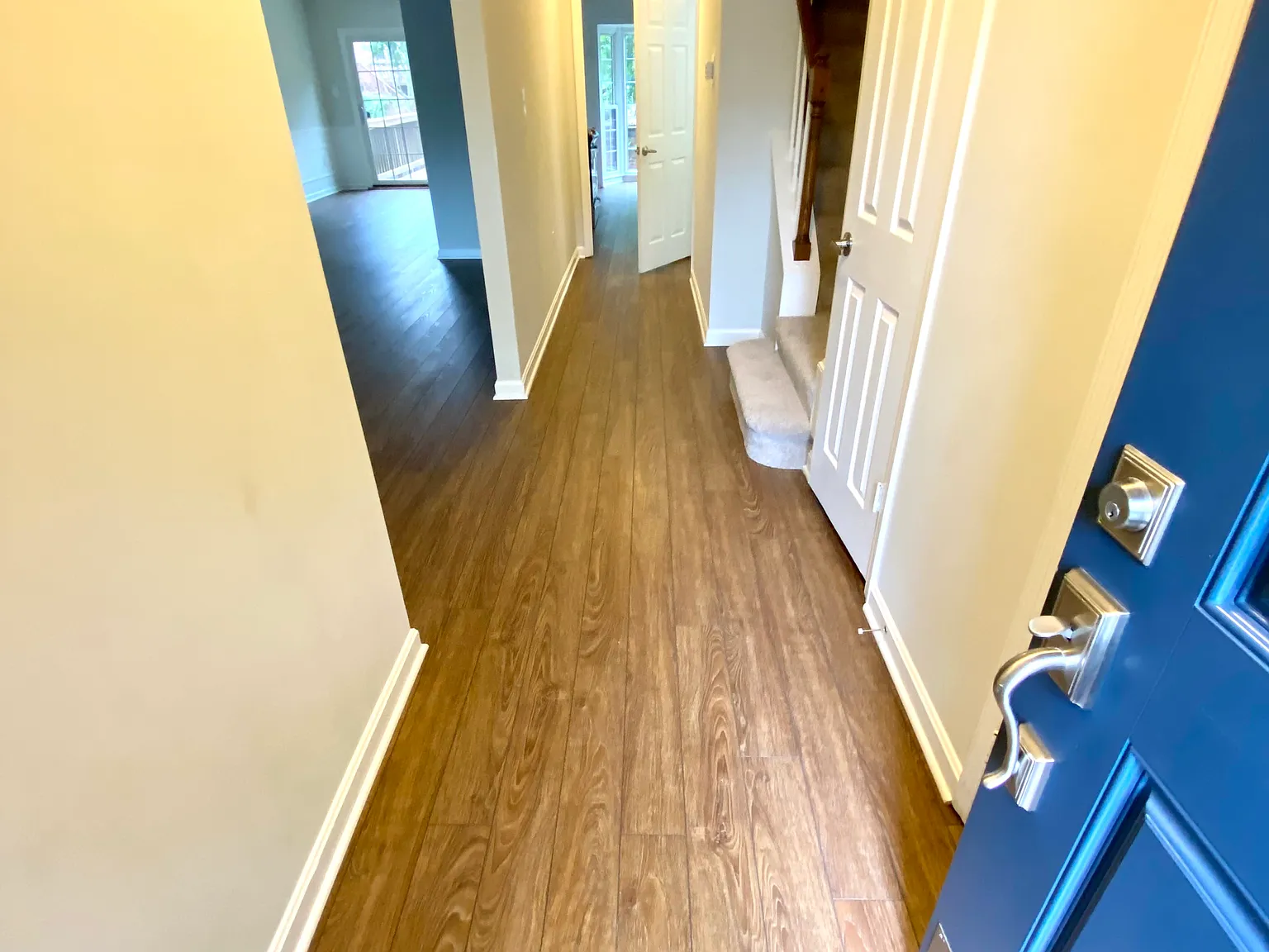 3 bed, 3.5 bath, 2600 sqft, $4,200 — Photo 3