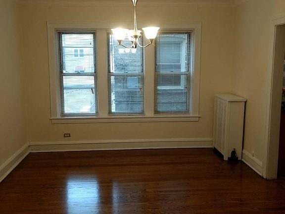 4th image of 5704 N Spaulding Ave Floor 1