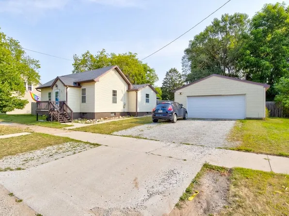 2460 Bangs St, Marinette, WI 54143