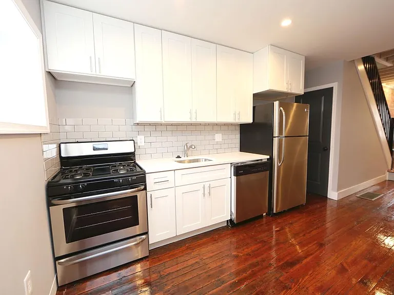 2727 Helen St — Photo 10
