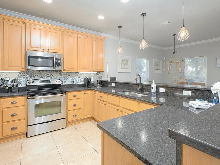 202 Kono Way — Photo 7