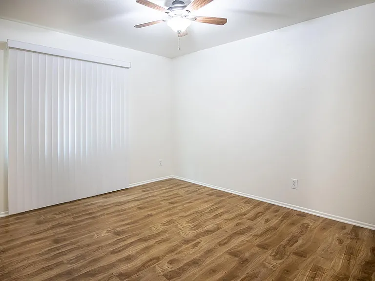 1189 W 36th St #4-5 — Photo 9