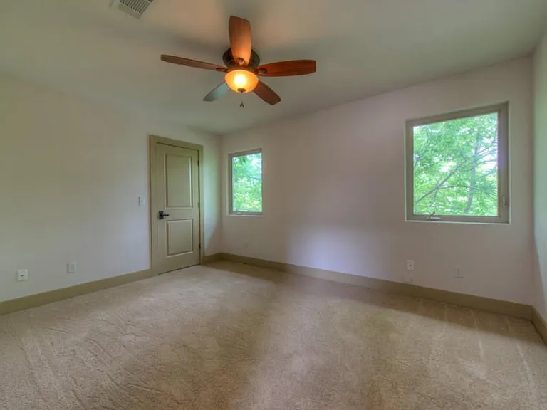 605 Peacock Ln #C — Photo 9