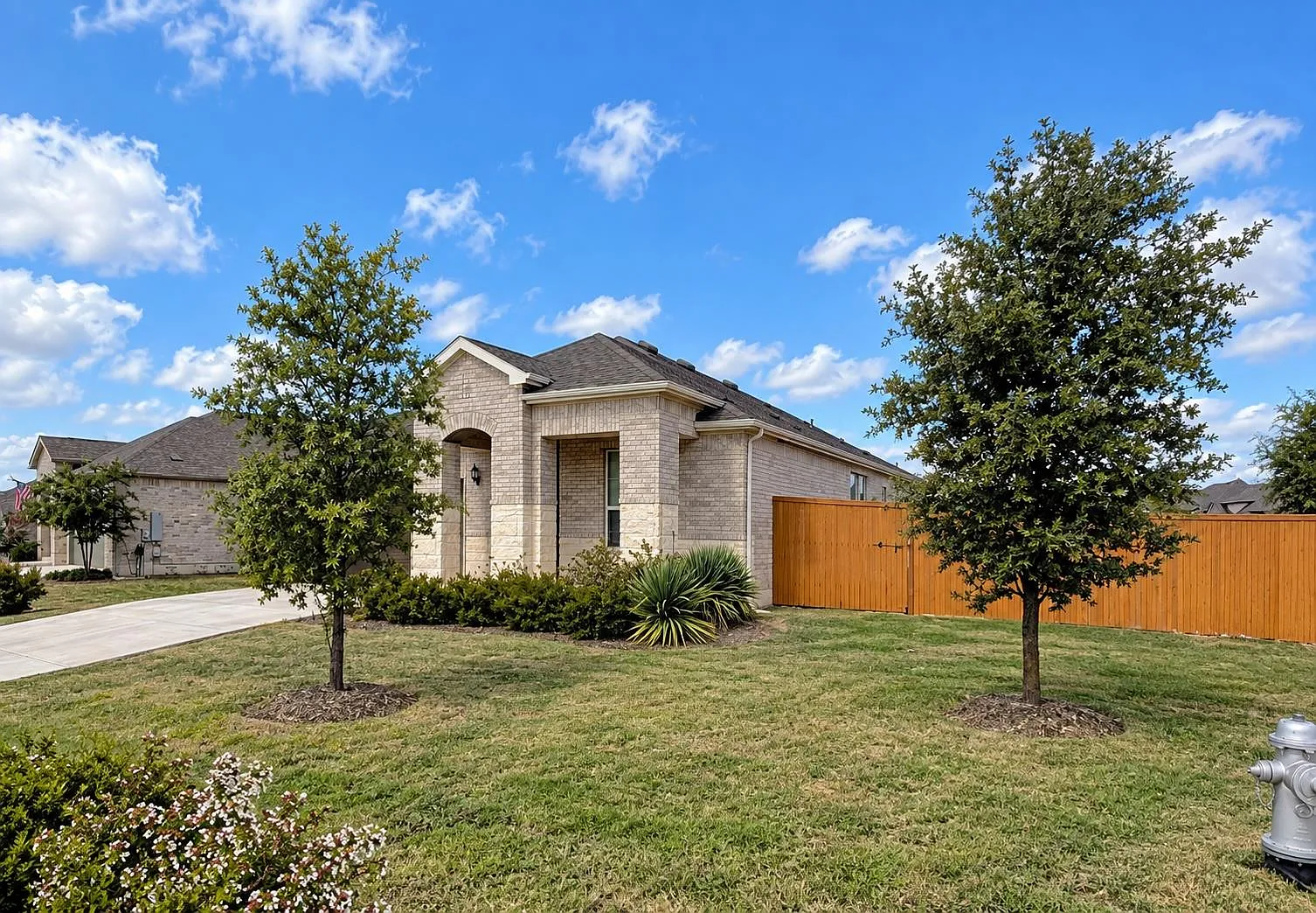 2 bed, 2.5 bath, 2066 sqft, $2,895 — Photo 2