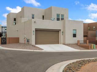 2504 Parkway Ave NE, Rio Rancho, NM 87144