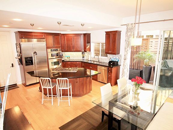 5th image of 505 N Cedros Ave