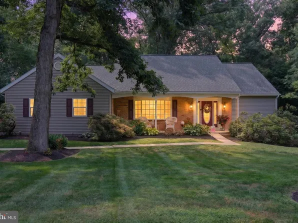 294 Westview Dr, Elizabethtown, PA 17022