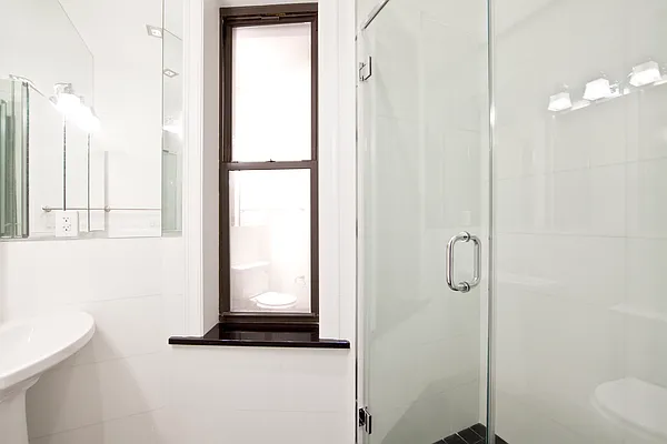 Rented by R New York | media 7