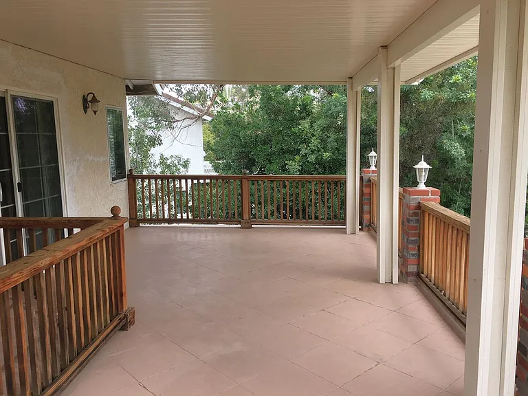 1349 Crestmont Dr — Photo 22