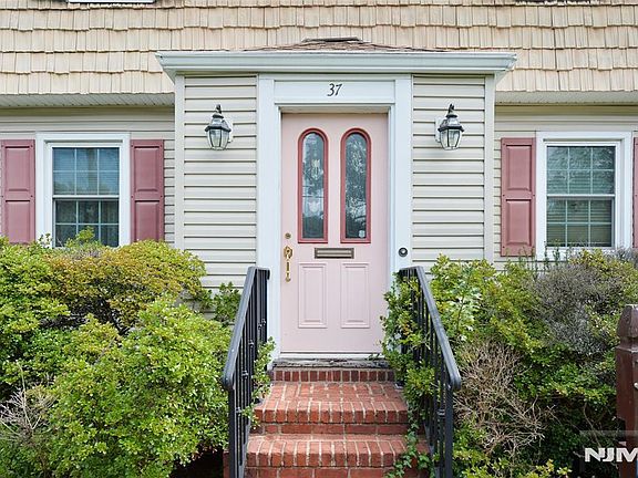 3rd image of 37 Lunn Avenue
