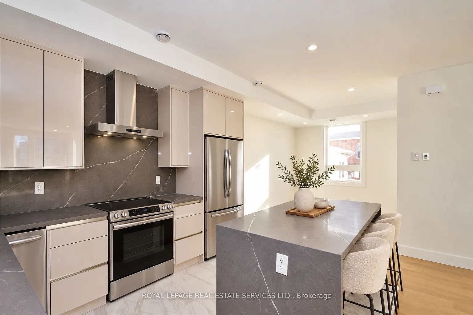 3 bed, $4,200 — Photo 3