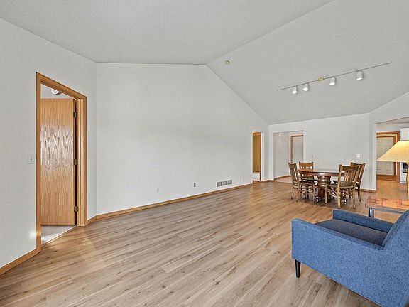 4th image of 1112 Heywood Rd