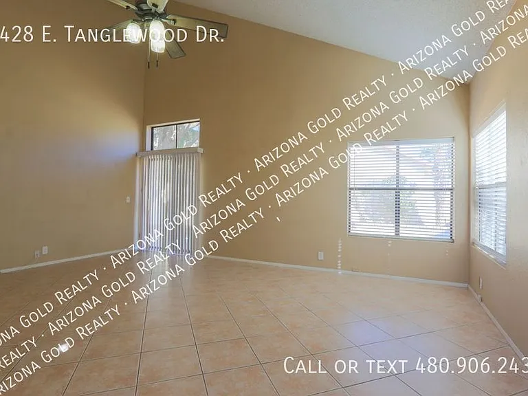 4428 E Tanglewood Dr — Photo 3