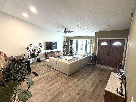 3rd image of 4492 Brook Dr