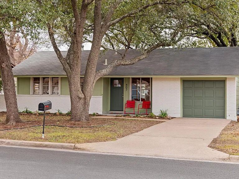 407 Westmorland Dr — Photo 1