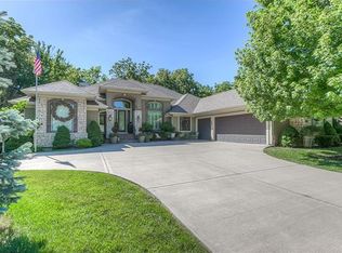 10534 Riggs Dr, Overland Park, KS 66212
