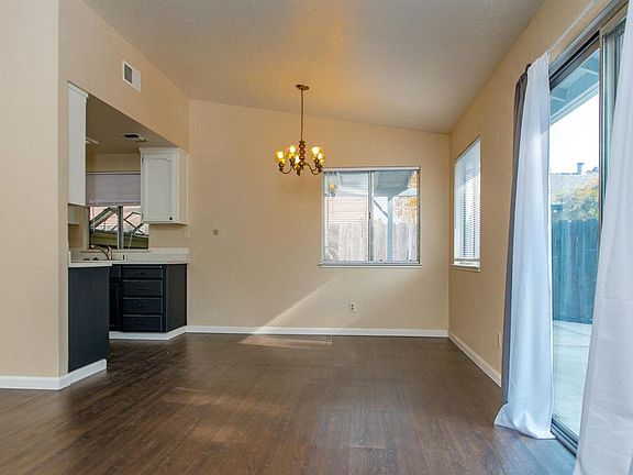 4th image of 2122 Hacienda Dr