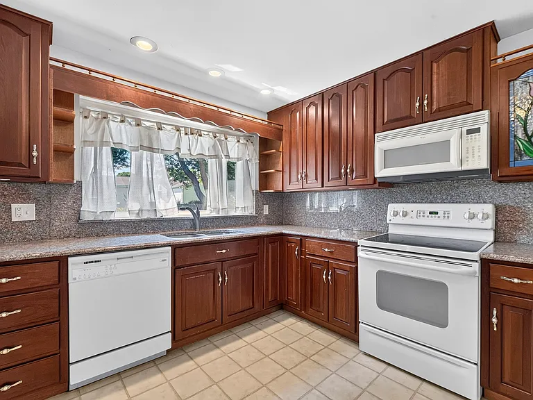 3145 Matlock Dr — Photo 8