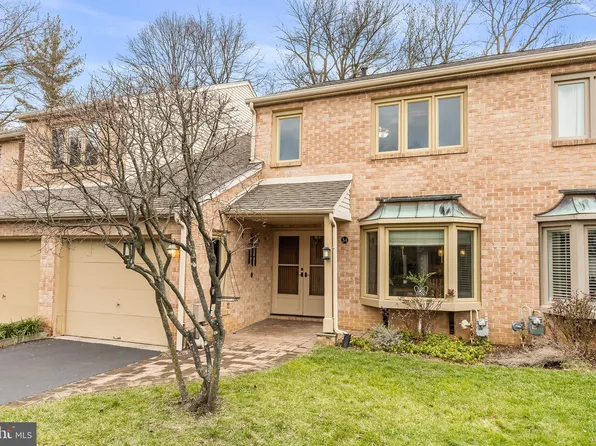 34 Treaty Dr, Chesterbrook, PA 19087