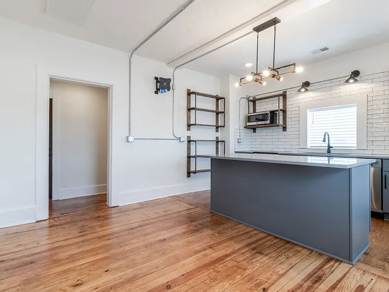 305 Main St — Photo 11