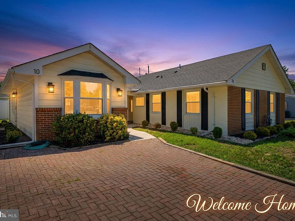 1st image of 10 Midfield Ln