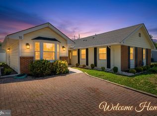10 Midfield Ln, Willingboro, NJ 08046