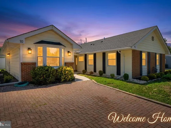 10 Midfield Ln, Willingboro, NJ 08046