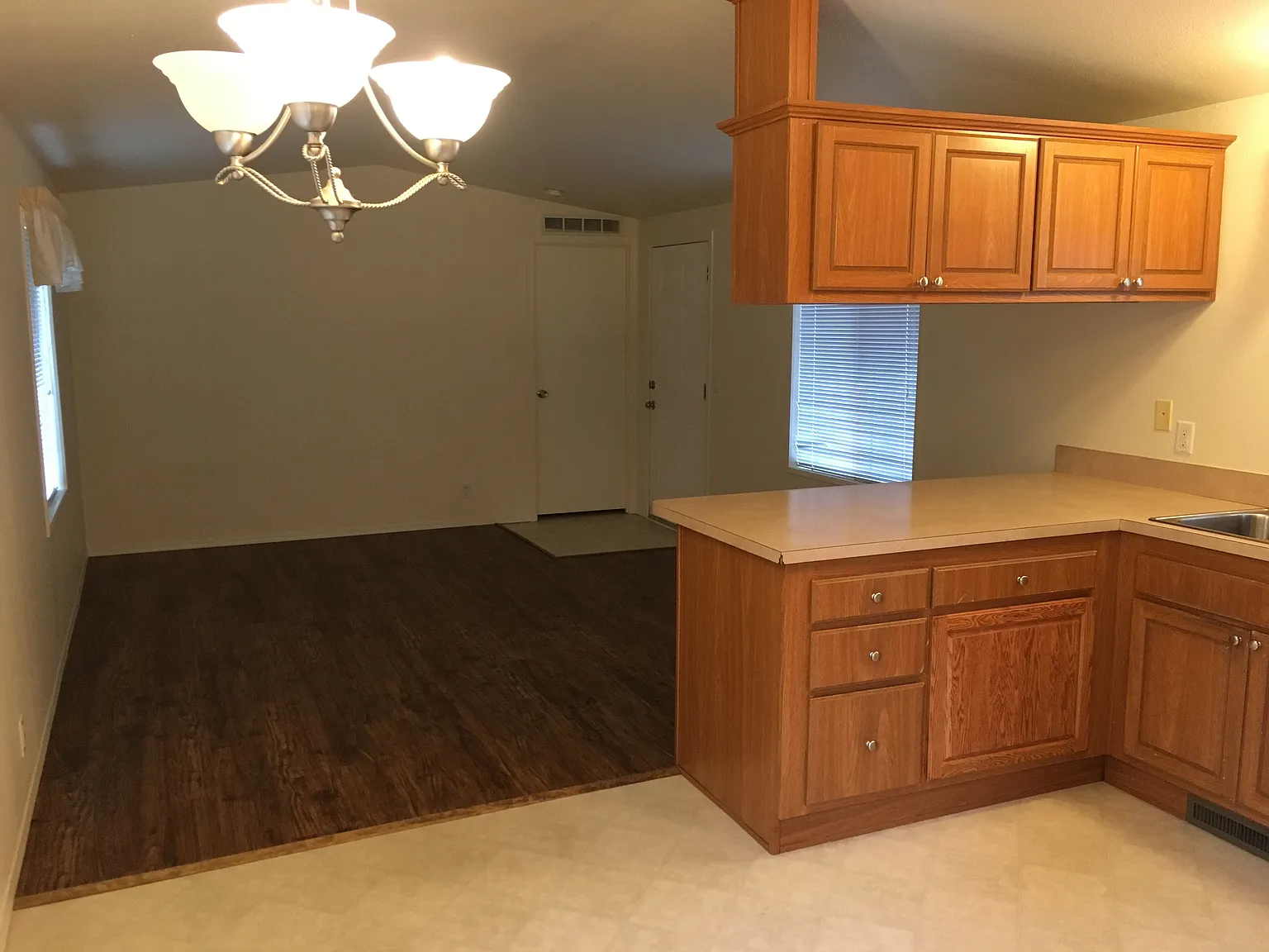 2 bed, 1.5 bath, 800 sqft, $1,375 — Photo 2