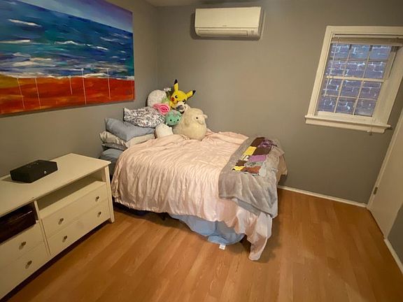 5th image of 2216 W Grace St #3