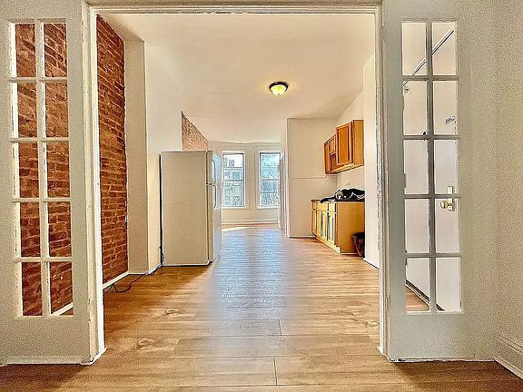 5th image of 318 Jefferson St APT 2L
