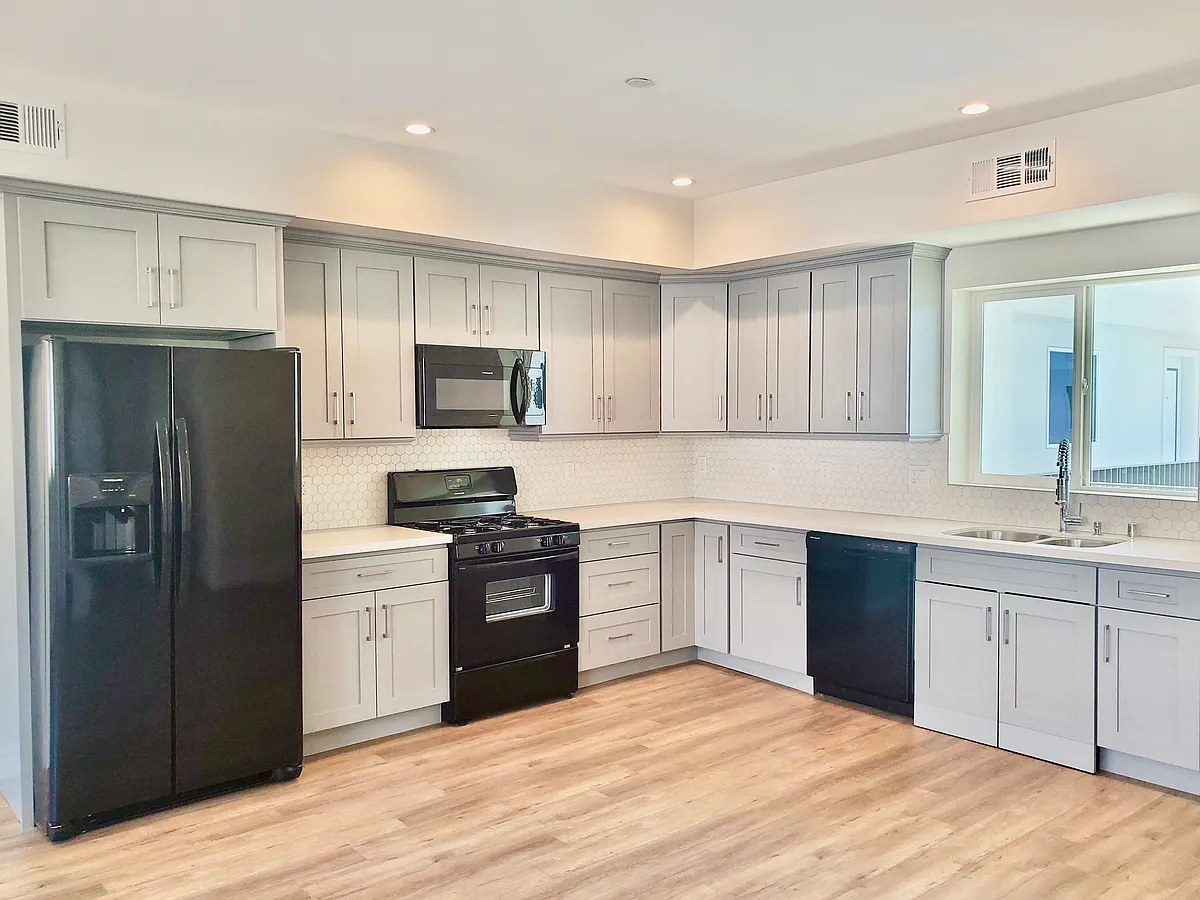Building Photo - 4960 Sepulveda Blvd #402