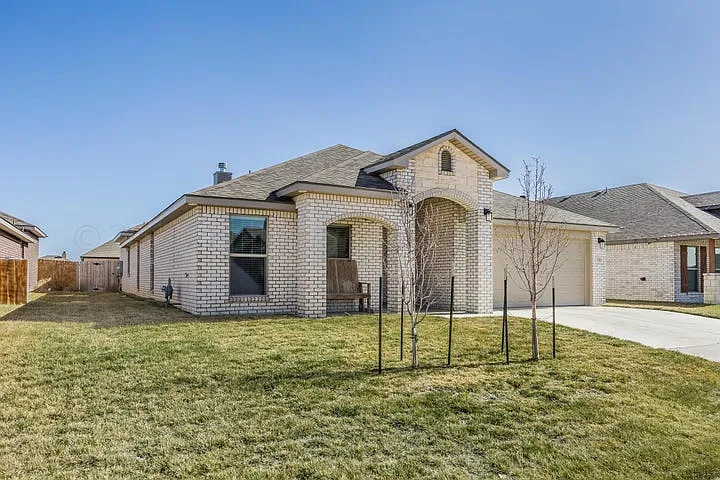 4 bed, 2.5 bath, 1984 sqft, $2,900 — Photo 2