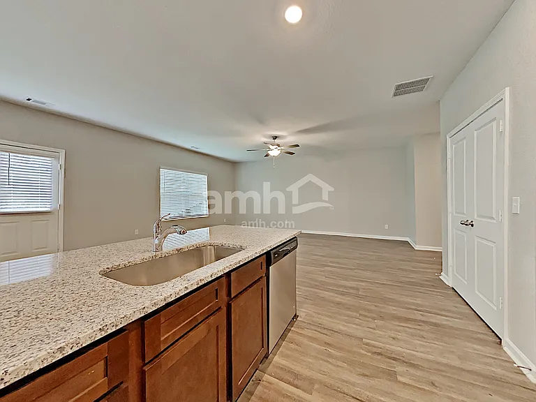3395 Ridge Hill Pkwy — Photo 4