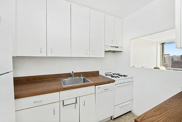 Rented by Keller Williams NYC | media 25