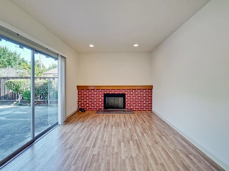 1109 White Cliff Dr — Photo 9