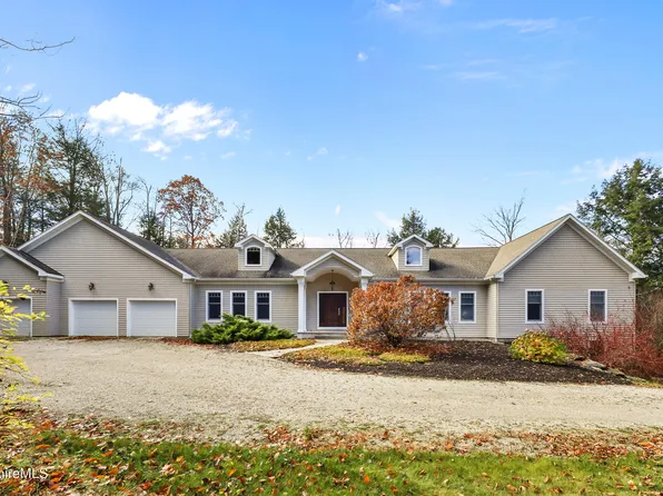 290 Chanterwood Rd, Lee, MA 01238
