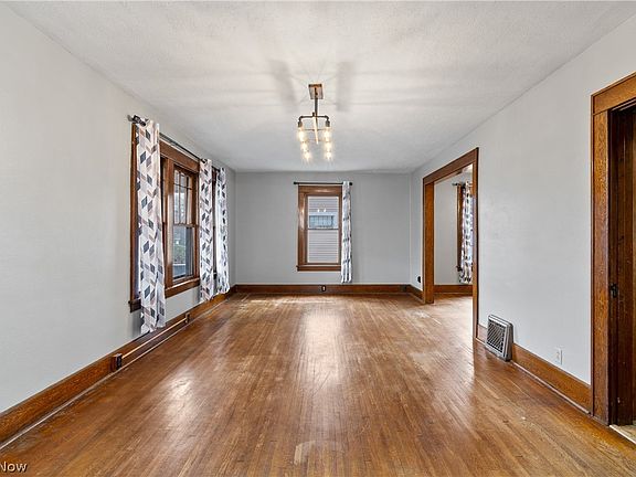 4th image of 1823 S Seneca Ave