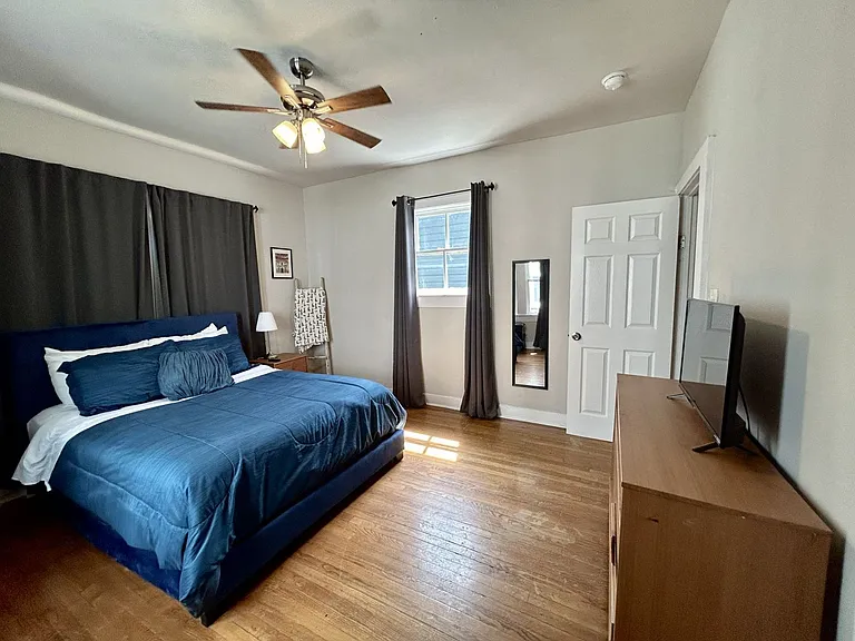 404 E Carson St — Photo 15
