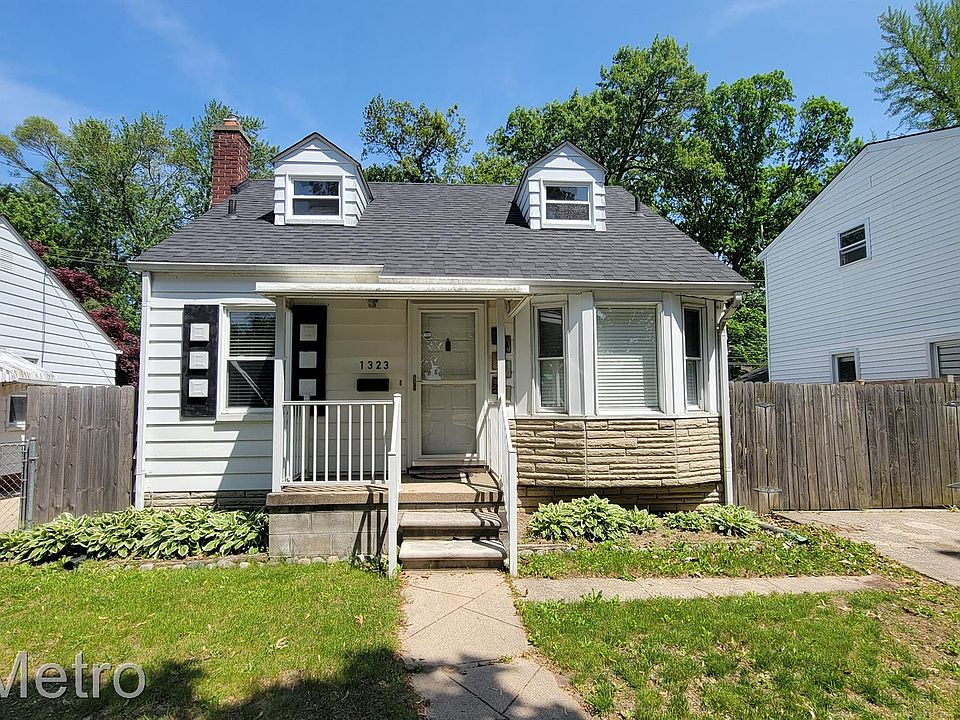 1st image of 1323 Longfellow Ave