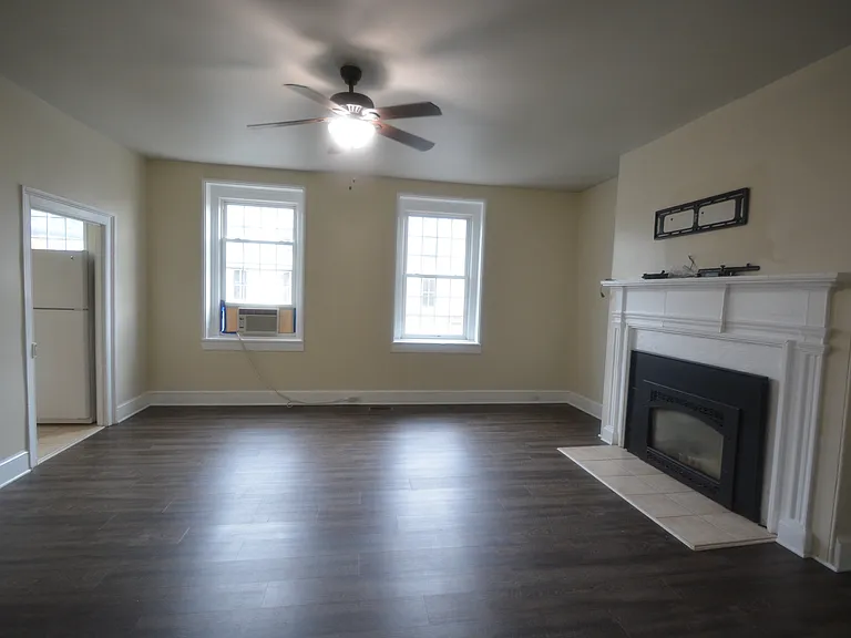 3 W Commerce St — Photo 10