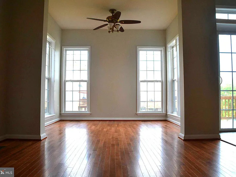 21958 Windy Oaks Sq — Photo 7