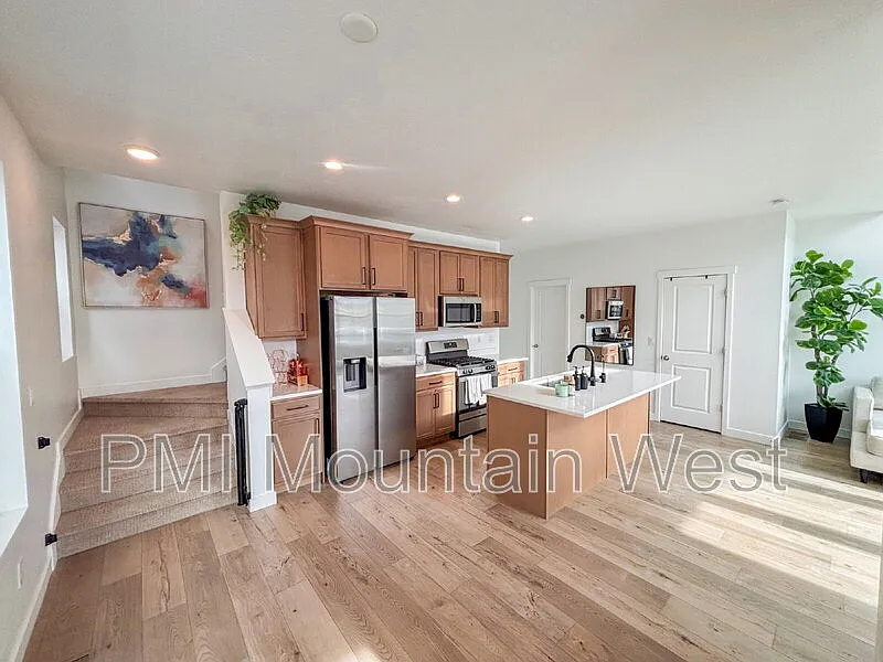 4 bed, 3.5 bath, 2850 sqft, $2,595 — Photo 4