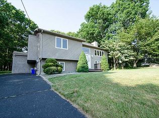 10 Boulder Dr, Coventry, RI 02816